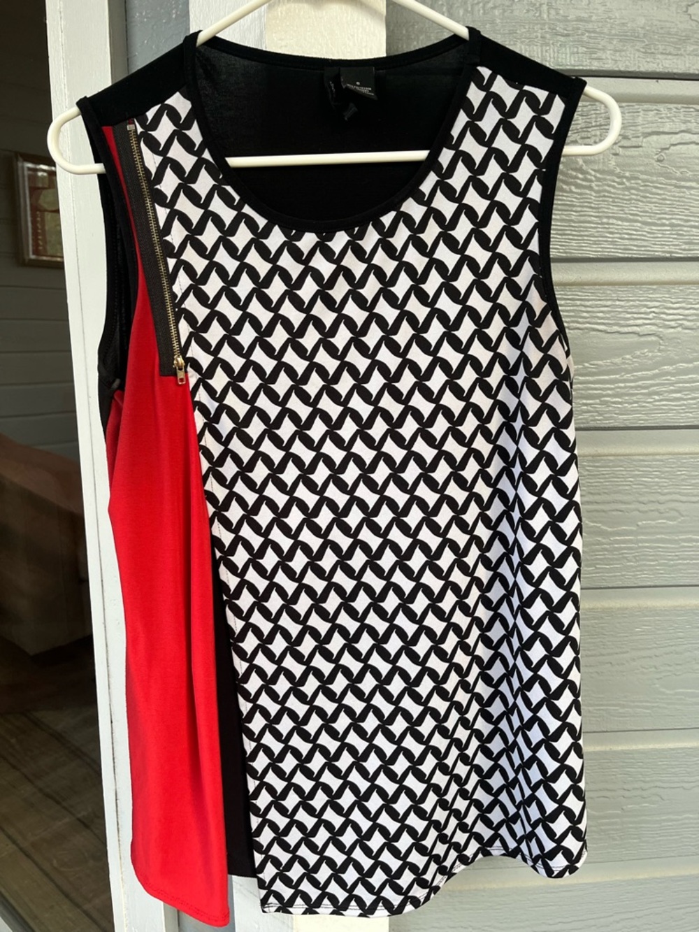 Sleeveless Black & White Blouse